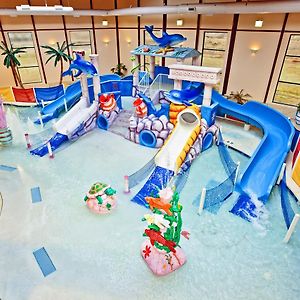 Grand Marquis Waterpark Hotel & Suites